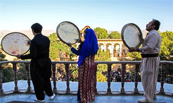 وقتی نوای دف رعشه بر دل می زند...