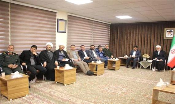 مسئولین درمسیر کار مخلصانه، از دایره اخلاق عدول نکنند