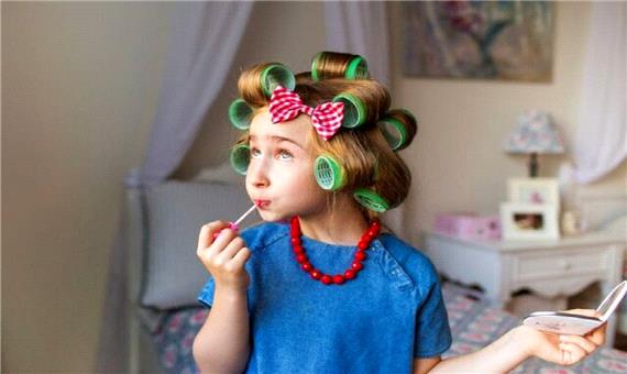 استفاده از لوازم آرایشی خطرات جدی برای کودکان در پی دارد
