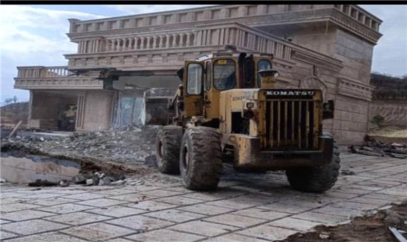 پنج بنای غیرمجاز در اراضی‌کشاورزی سقز تخریب شد
