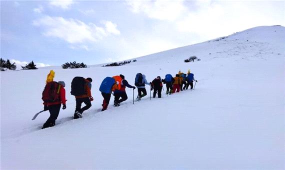 کوهنوردان برای صعود به کوه آبیدر از مسیرهای تعیین شده حرکت کنند