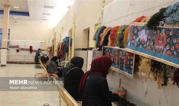 19 هزار بانوی فرش باف کردستانی از خدمات بیمه برخوردار هستند