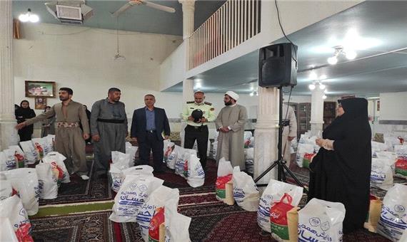 350 بسته مواد غذایی بین نیازمندان بانه توزیع شد