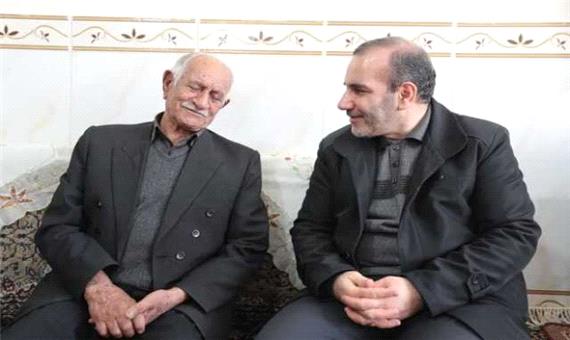 استاندار کرمانشاه با پدر شهیدان سلیمانی و کهریزی دیدار کرد