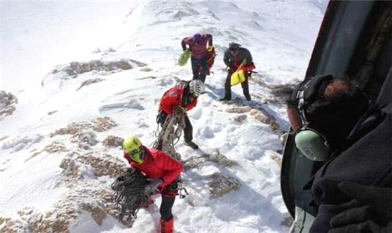 انتقال پیکر کوهنورد کرمانشاهی به فرودگاه شهید اشرفی(ره)