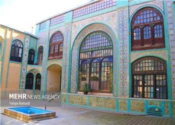 شاهکار کاشینگاری در حصار رطوبت؛ تکیه معاونالملک در انتظار بودجه ملی