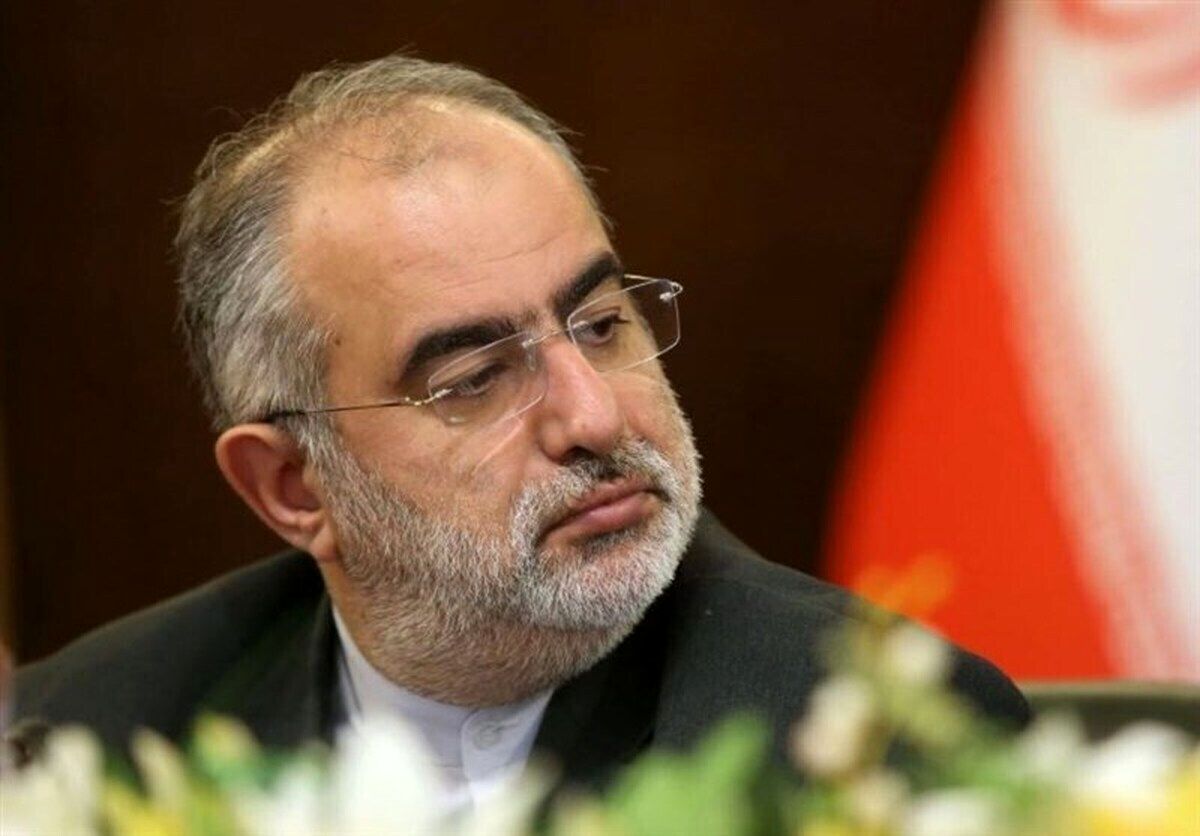 واکنش آشنا به مقایسه روحانی و ظریف با اشعث و ابوموسی در آنتن صداوسیما