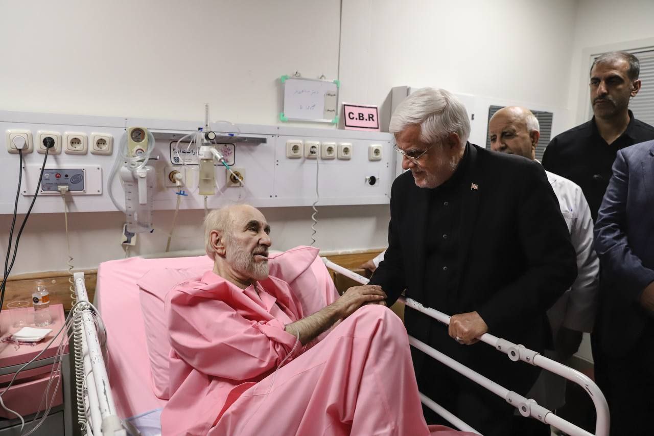 عیادت معاون اول رئیس‌جمهور از سید محمد خاتمی