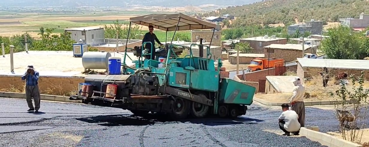 آغاز آسفالت ۷ روستای بخش خاوومیرآباد