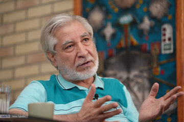 عرب‌سرخی: نفوذی خود را شبیه کاترین شکدم و علیرضا اکبری در می‌آورد نه تاجزاده