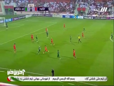 ضربه بازیکن شباب الاهلی به تیرک دروازه تراکتور برخورد کرد