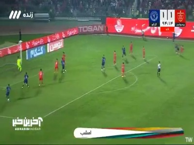 شوت بازیکن گل گهر خطرناک از روی دروازه پرسپولیس به بیرون رفت