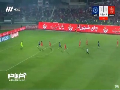 صحنه ای که بازیکنان گل گهر اعتقاد به خطای پنالتی داشتند