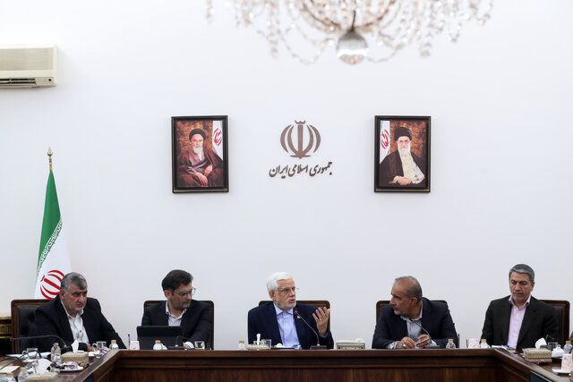 عارف خطاب به نمایندگان مجلس: به واقعیت‌های کشور توجه کنید