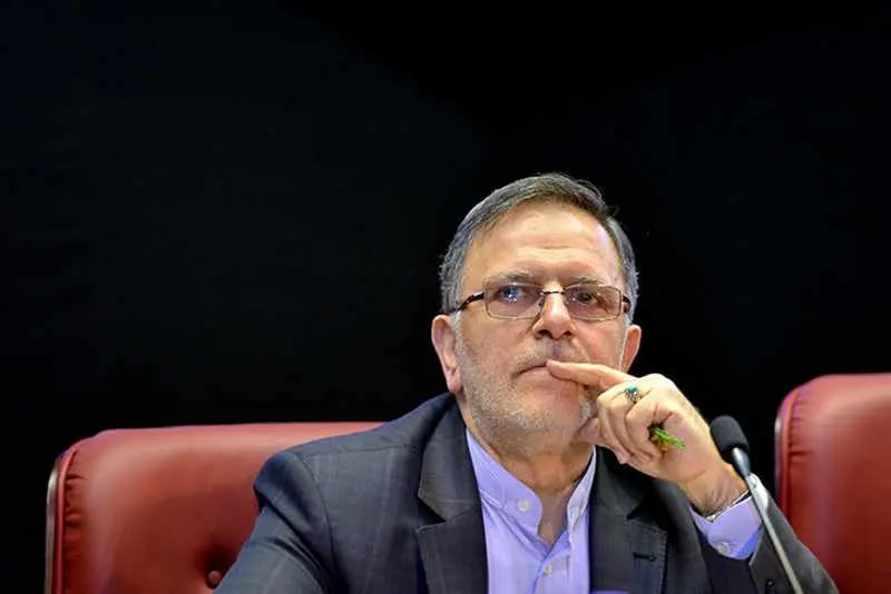 رئیس اسبق بانک مرکزی: دری اصفهانی سبب شد یک و ۷ دهم میلیارد دلار پول ایران توسط آمریکا آزاد شود