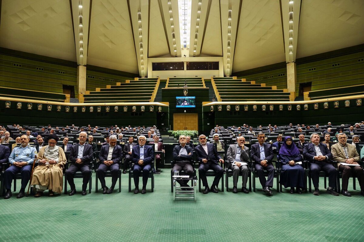 مهاجرانی: کابینه چهاردهم در سال نخست بیش از ۳۰۰ بار در مجلس حاضر شد