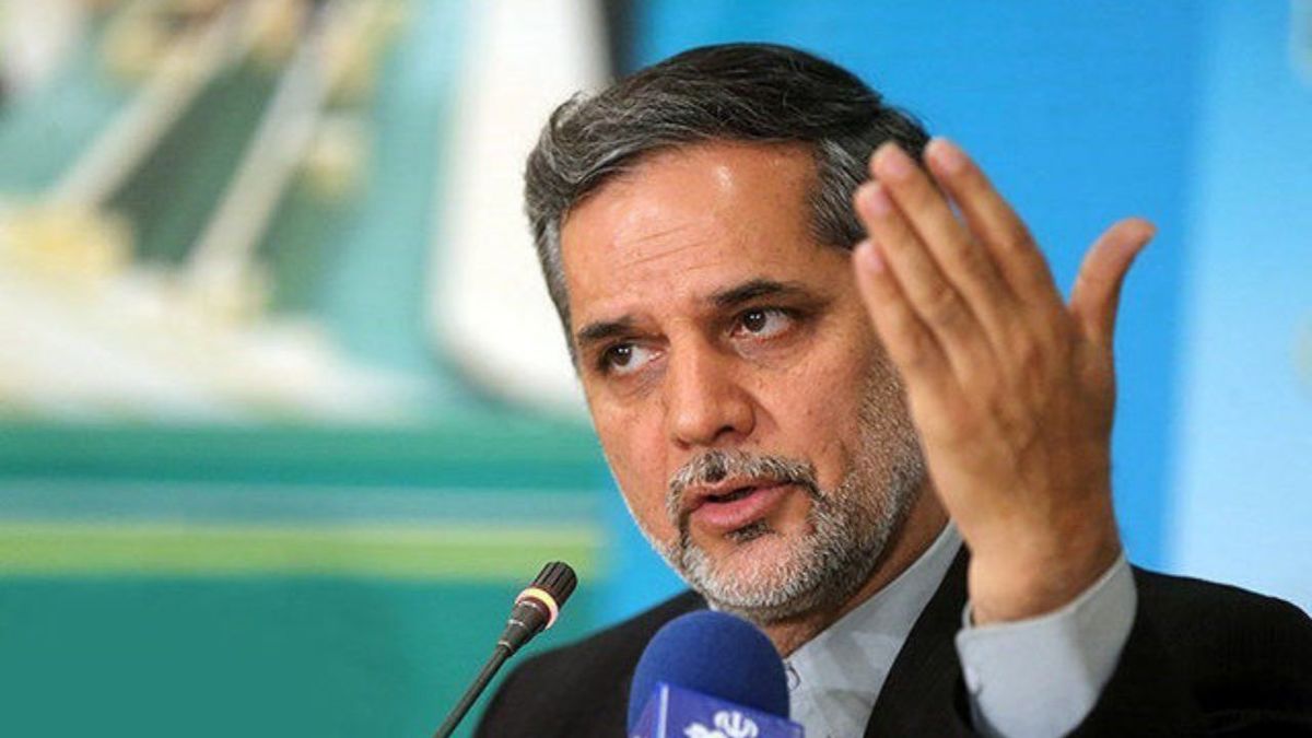 نقوی حسینی: زاکانی اصلا نمی‌تواند جا پای احمدی‌نژاد بگذارد