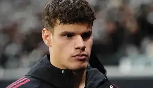 ضرب و شتم عجیب یک فوتبالیست با جمجمه شکسته!