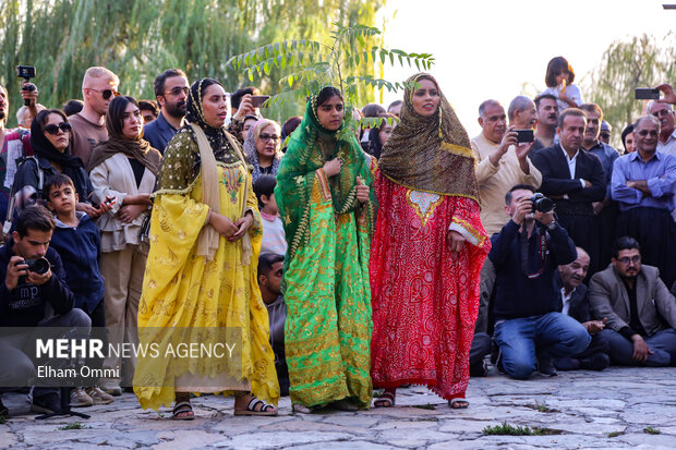 جشنواره تئاتر خیابانی مریوان؛ نماد بلوغ هنری و تبادل فرهنگی بین‌المللی