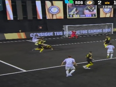 دریبل دیدنی مارسلو در جریان مسابقات نمایشی