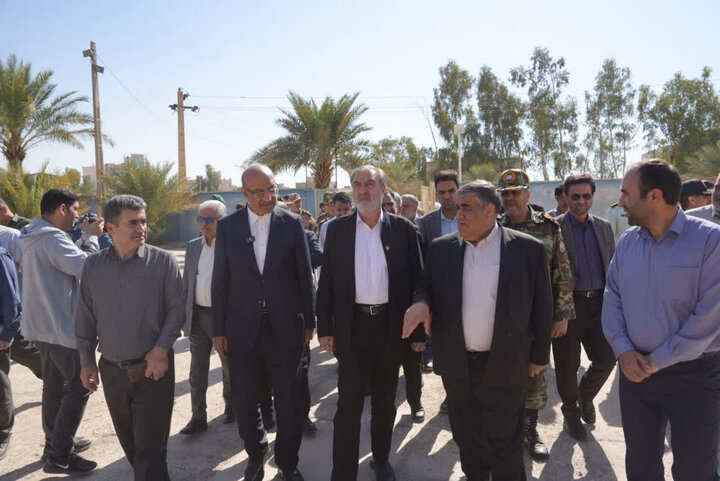 بازدید اعضای کمیسیون امنیت ملی از ساختمان بمباران‌شده در جنگ ۱۲ روزه