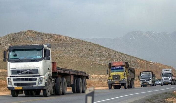 عبور کامیون و اتوبوس از خط سرعت بزرگراه‌ها ممنوع شد