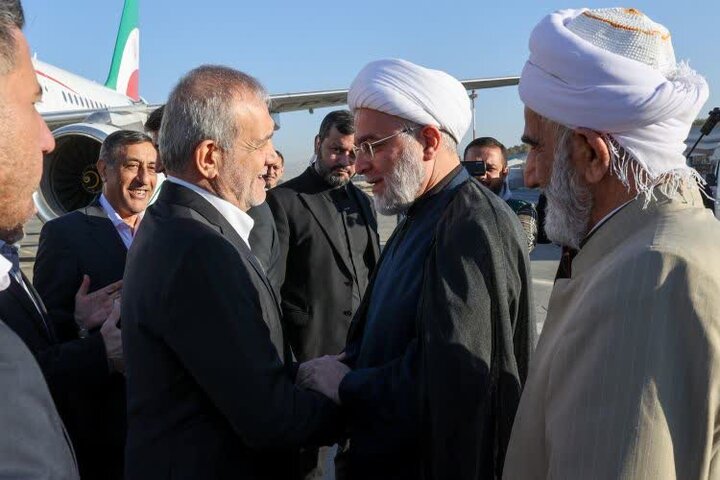 رئیس جمهور در سفر به سنندج مورد استقبال مسئولان کردستان قرار گرفت