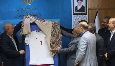 بدرقه‌ تیم‌های ملی دانش آموزی با حضور مهدی تاج