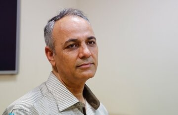 احساس شرمندگی زیدآبادی بخاطر تشویق جوانان به مهاجرت نکردن از کشور