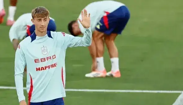 قلم قرمز اسپانیا روی نام ستاره رئال