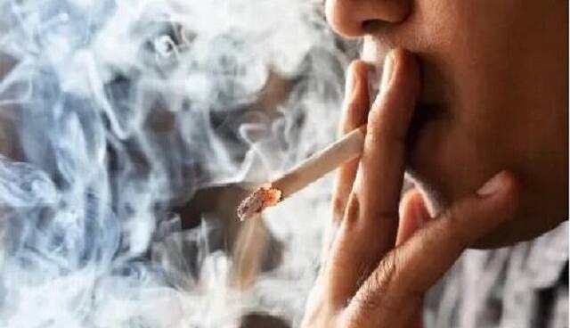 نقش پررنگ همسالان در آغاز سیگار کشیدن جوانان