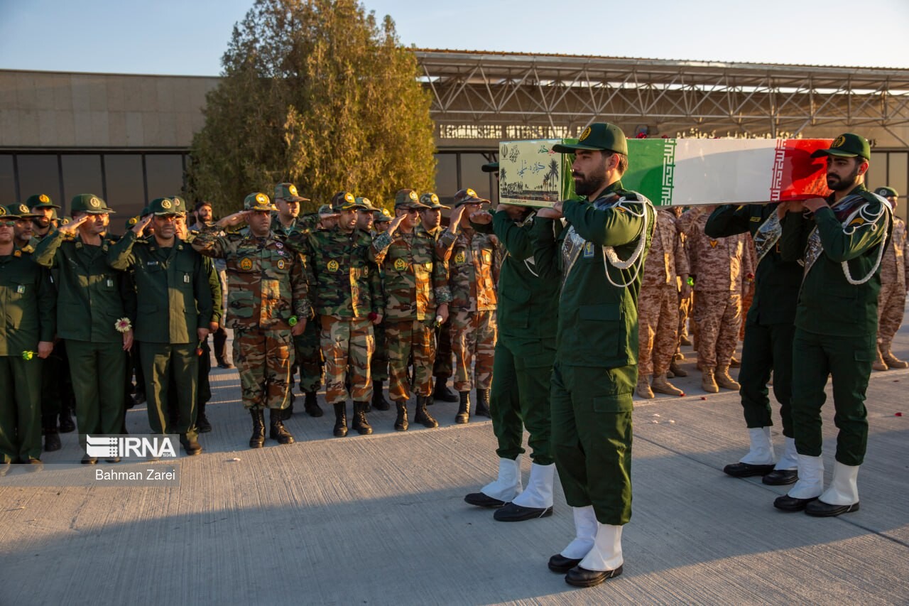 پیکر مطهر ۷ شهید گمنام دوران دفاع مقدس وارد کرمانشاه شد
