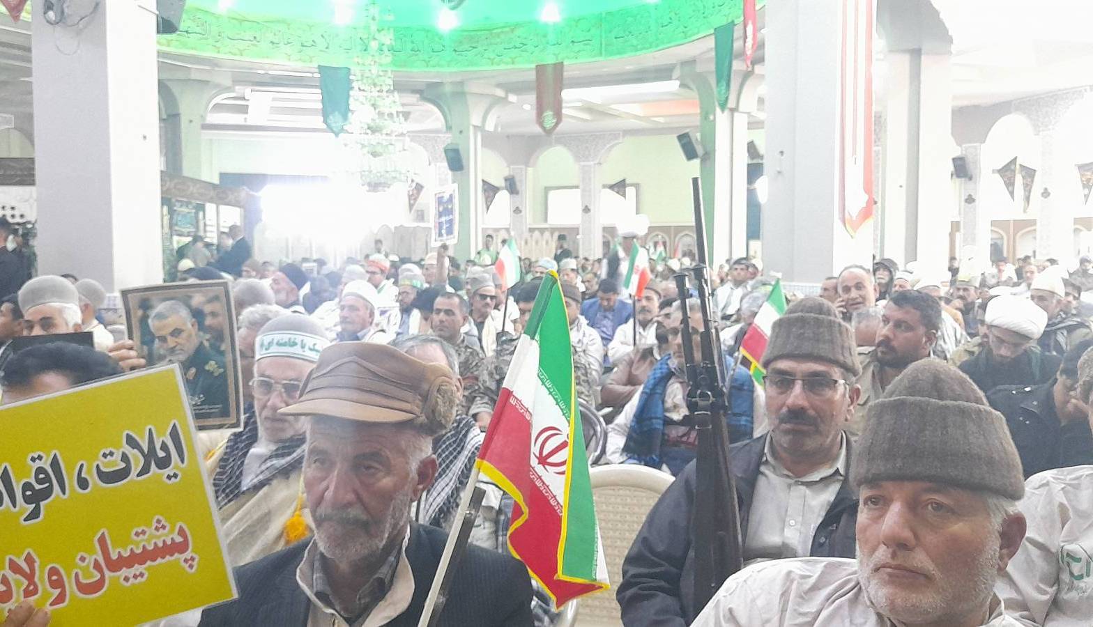 مهار آتش سوزی کارگاه سبدسازی در شهرک فدک فاز یک