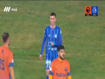 وقتی وحید رحیمی در پایان دیدار استقلال و پادیاب از یاسر آسانی پیراهنش را درخواست کرد