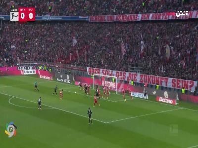 از روی نقطه کرنر؛ گل اول فرایبورگ توسط سوزوکی در دقیقه ۱۲