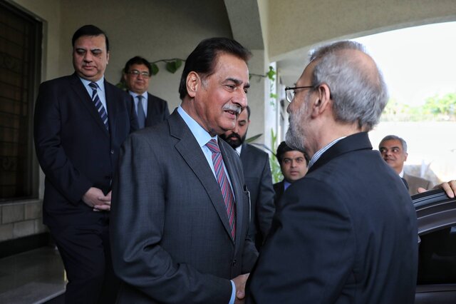 لاریجانی با رئیس مجلس ملی پاکستان دیدار کرد