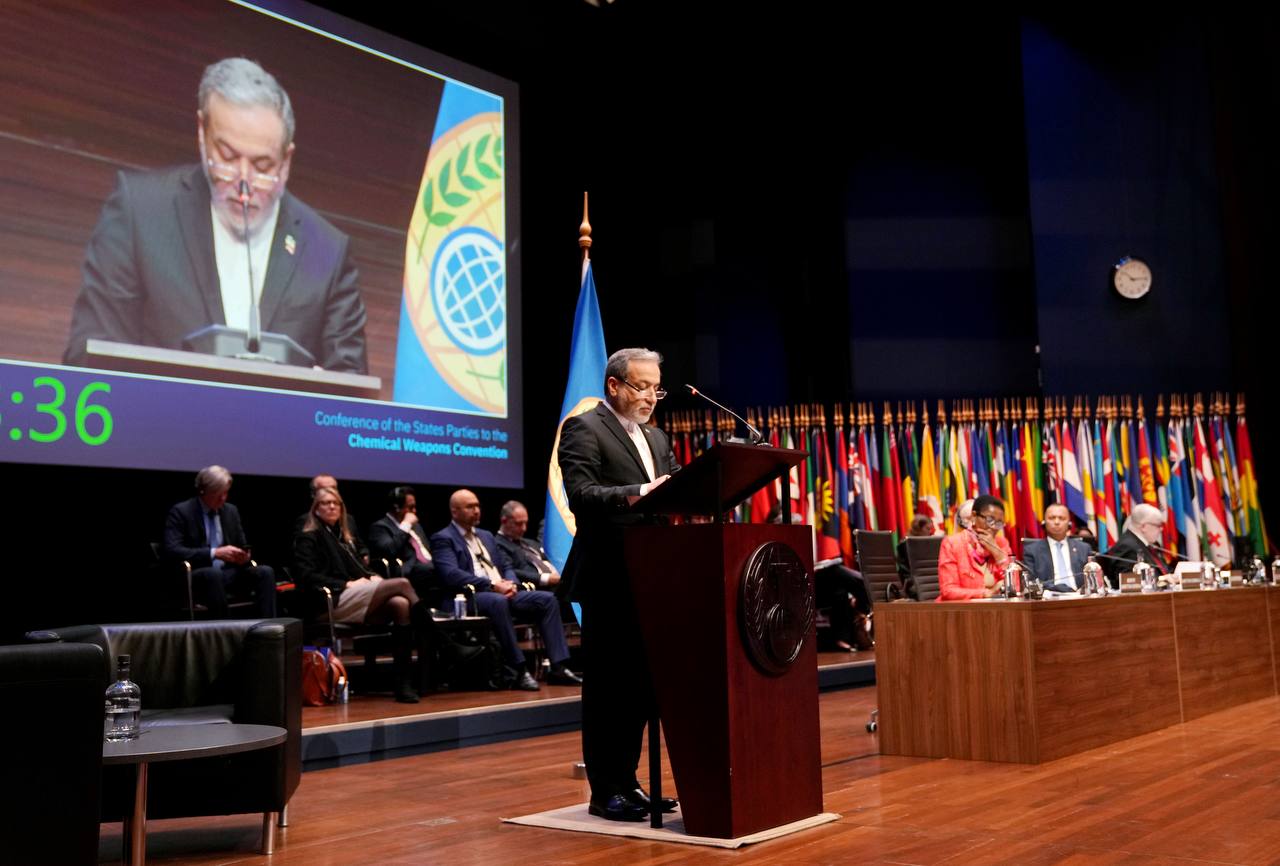 عراقچی: آمریکا به دنبال برنامه سلاح شیمیایی عصبی است