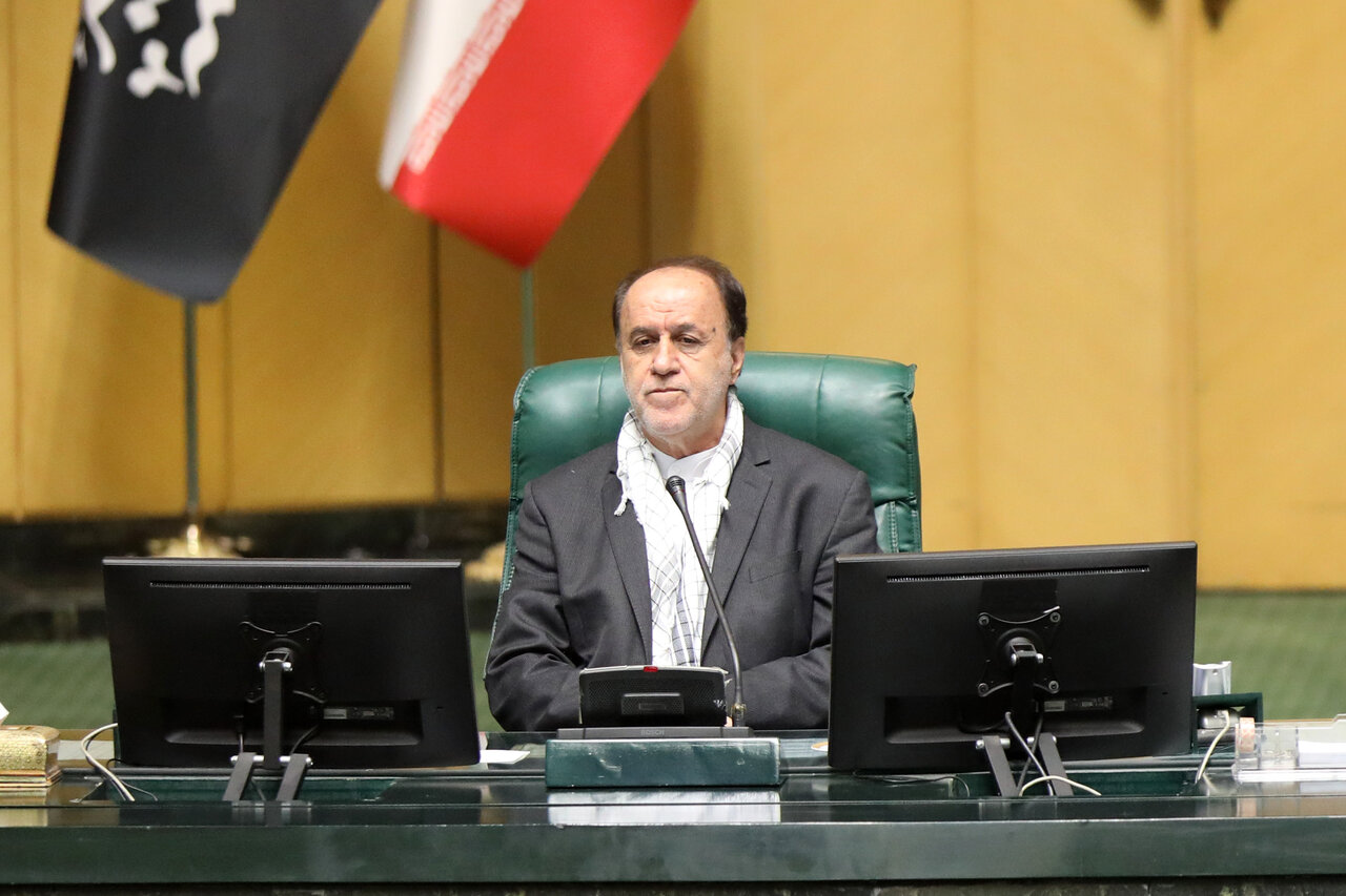 حاجی‌ بابایی: تنها راه نجات کشور، بسیجی‌ عمل‌کردن است