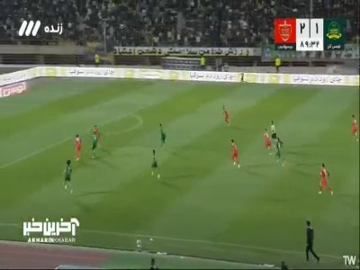 شوت بازیکن شمس آذر با اختلاف کم از کنار دروازه پرسپولیس به بیرون رفت