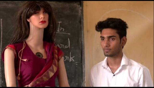 دانش‌آموز ۱۷ ساله هندی یک آموزگار رباتیک ساخت