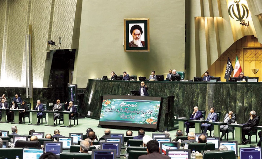 سال سخت سیاست ورزی مجلس