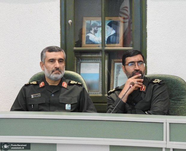 سنگ مزار مشترک شهیدان باقری و حاجی‌زاده