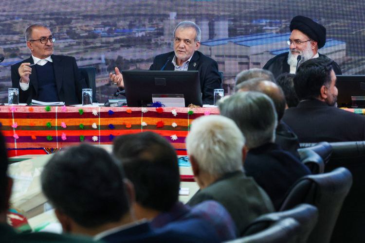 پزشکیان: منت می‌کشیم تا سرمایه‌گذاران بیایند و کار کنند