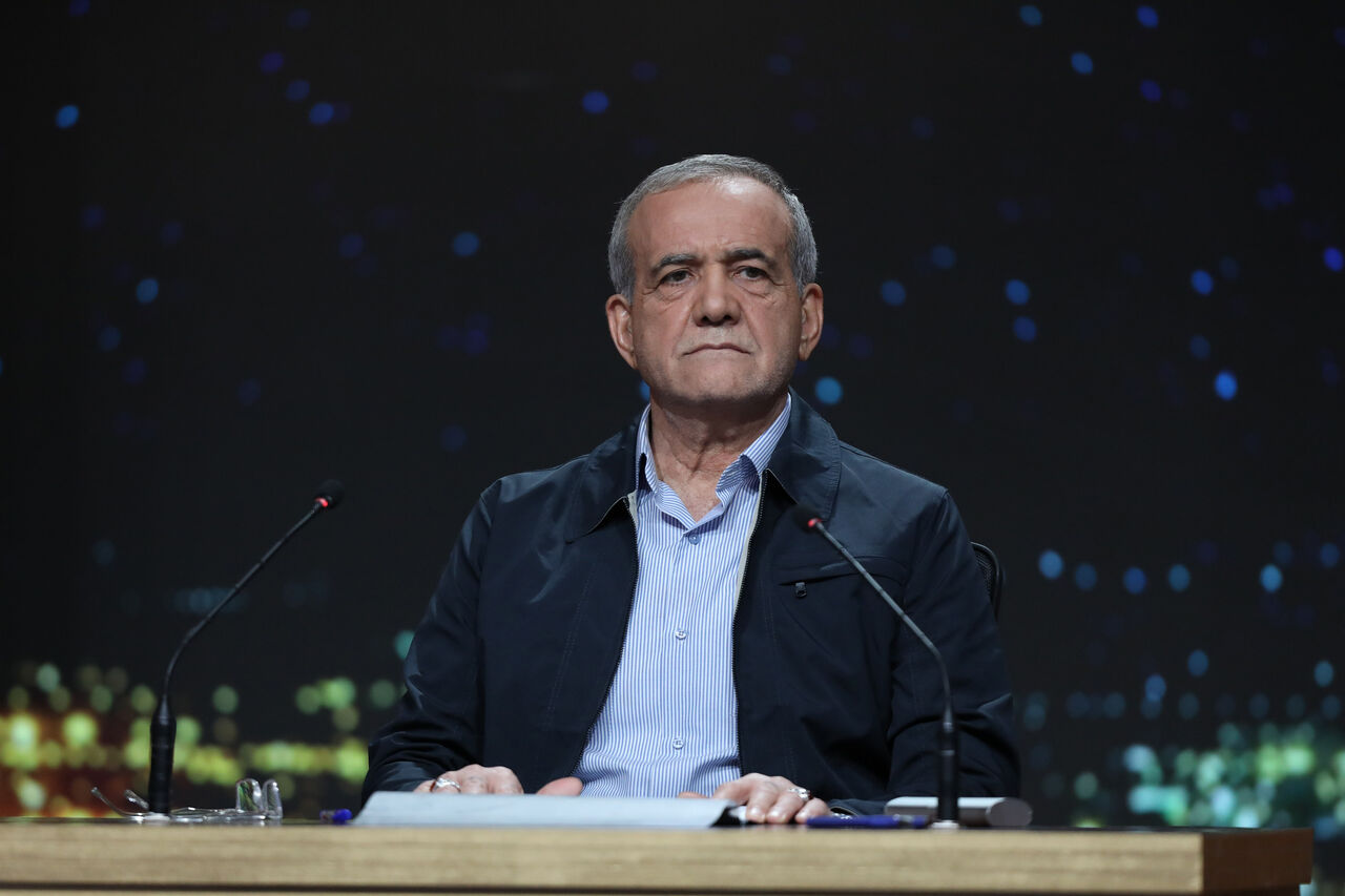 پزشکیان: ما وعده‌ای نمی‌دهیم که اجرای آن ۱۵ سال بر روی زمین بماند