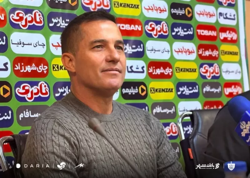 پاسخ سرمربی پرسپولیس به اتهام جادوگری در دربی!