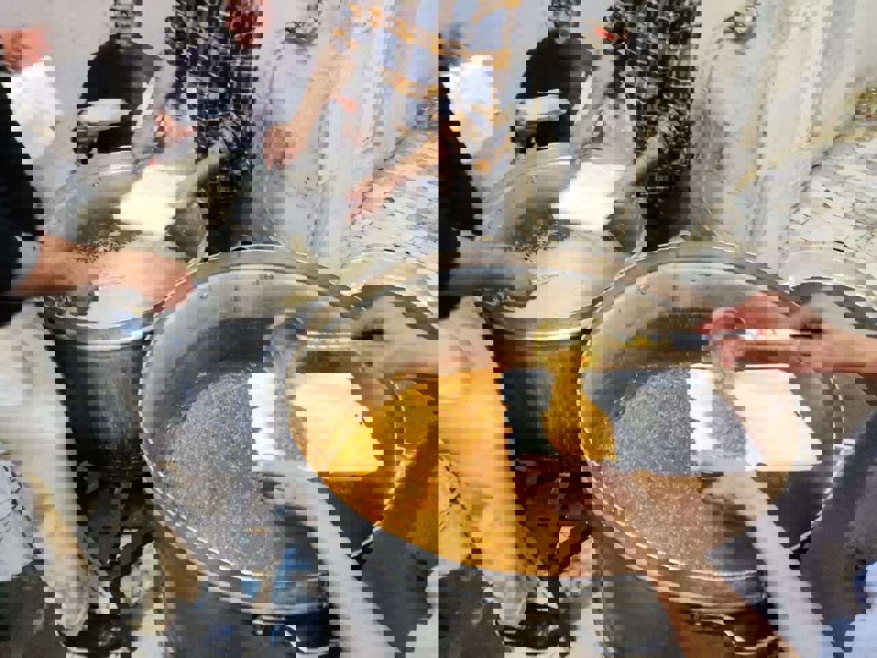 پخت و توزیع ۵۰۰ پرس غذای گرم در کامیاران