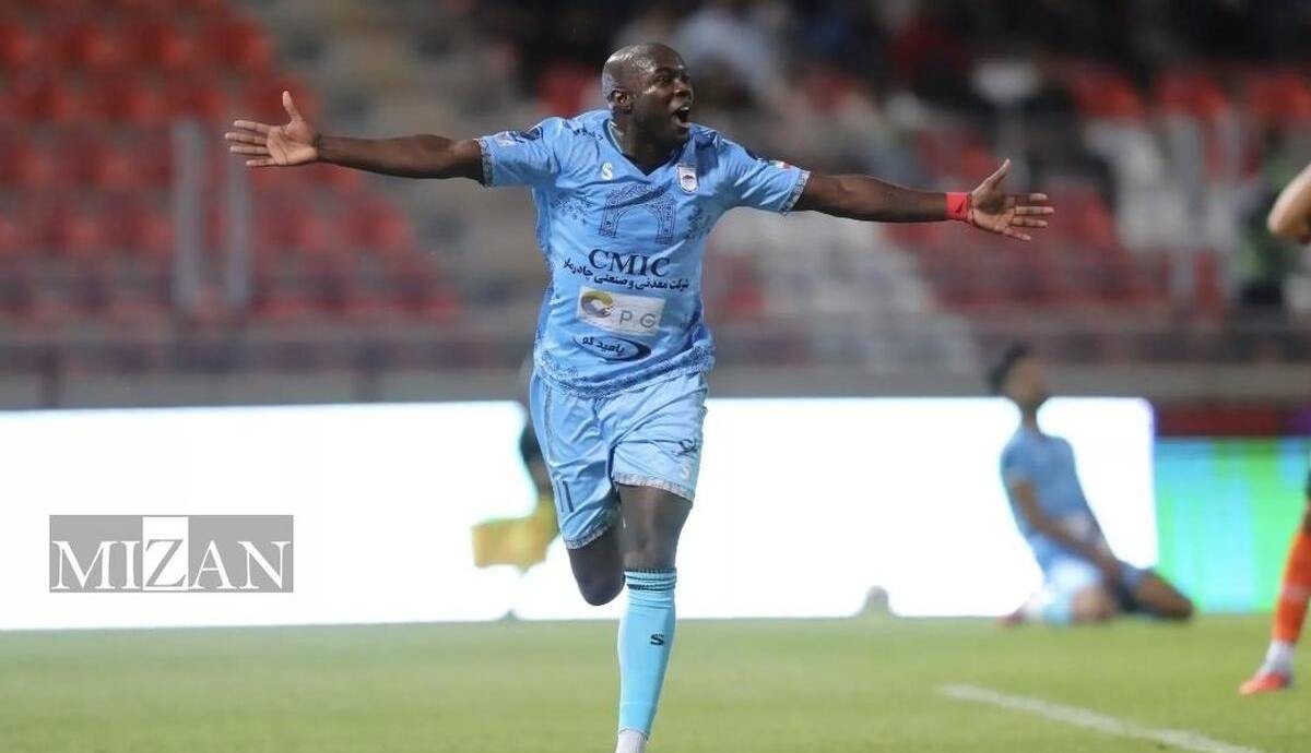 سیمیسترا بوبوی: استقلال و پرسپولیس بزرگند اما فعلاً خانه من چادرملو است