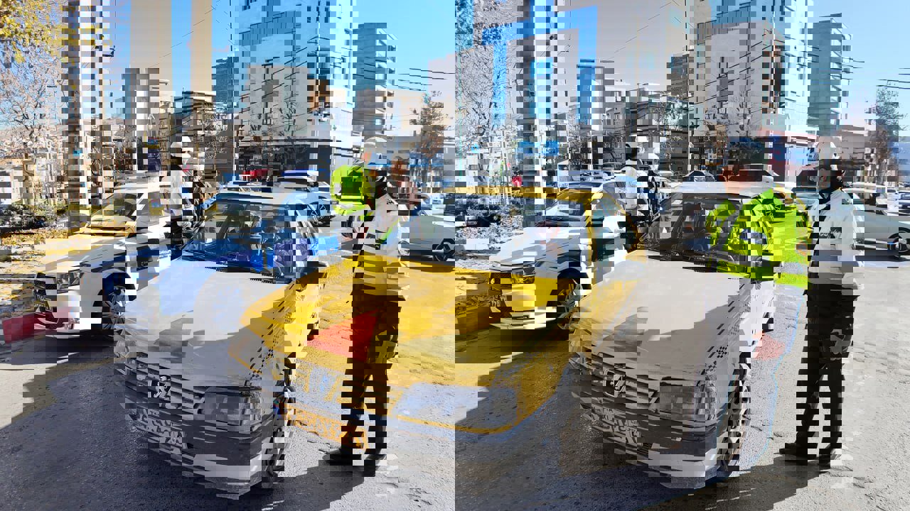 ایجاد و ساماندهی خطوط ویژه حمل‌ونقل عمومی در معابر اصلی سنندج