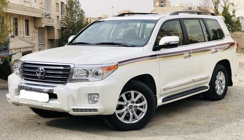 دو دستگاه تویوتالندکروز قاچاق در کرمانشاه ضبط شد