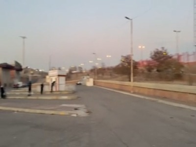 حصار در ورزشگاه یادگار، ورود بدون بلیت ممنوع